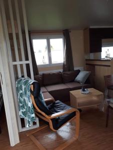 Un lugar para sentarse en Stacaravan 4pers in Bredene met eigen tuintje 2449