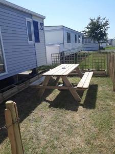 Foto de la galería de Stacaravan 4pers in Bredene met eigen tuintje 2449 en Bredene