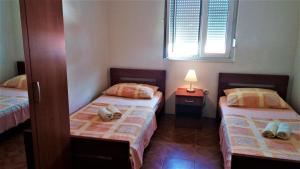Posteľ alebo postele v izbe v ubytovaní Apartment in Sevid with Seaview, Balcony, Air condition, WIFI (4755-2)