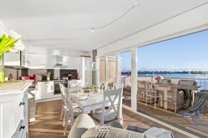 a kitchen and dining room with a view of the ocean at Slienblik in Olpenitz