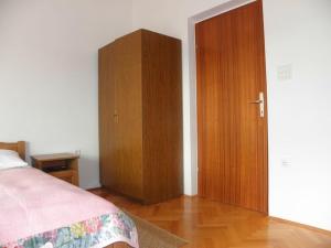 Gallery image of Apartment in Duce with sea view, balcony, air conditioning, Wi-Fi (4166-8) in Duće