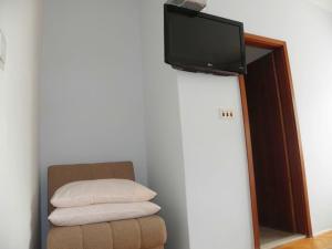 Gallery image of Apartment in Duce with sea view, balcony, air conditioning, Wi-Fi (4166-8) in Duće