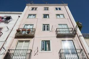リスボンにあるTrendy, Vintage with Castle View Apartment 44 by Lisbonne Collectionのギャラリーの写真