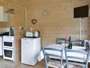 A kitchen or kitchenette at Pear Tree Cabin 