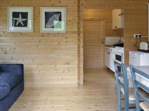 A kitchen or kitchenette at Pear Tree Cabin 
