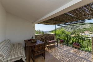 Balkón nebo terasa v ubytování Studio Apartment in Ražanj with Sea View, Terrace, Air Conditioning, Wi-Fi (4597-3)