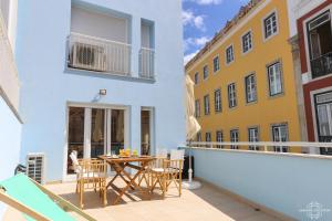 リスボンにあるAzulejos' Charming Apartment with Terrace 2 by Lisbonne Collectionのギャラリーの写真