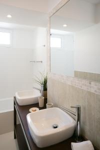 A bathroom at Classic and Super Central Apartment 20 by Lisbonne Collection