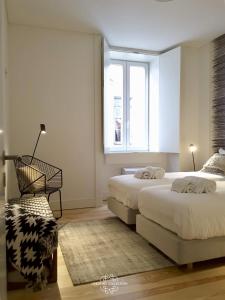 a bedroom with two beds and a window at Downtown Stylish by the River 66 by Lisbonne Collection in Lisbon