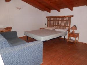 Giường trong phòng chung tại Private Apartments 1 minute to the pool & beach Santa Maria #74B #86