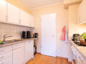 Kuchyň nebo kuchyňský kout v ubytování Kaiservillen Heringsdorf - Ferienwohnung mit 1 Schlafzimmer und Balkon D224