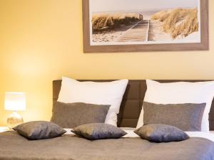 Postel nebo postele na pokoji v ubytování Kaiservillen Heringsdorf - Ferienwohnung mit 1 Schlafzimmer und Balkon D224