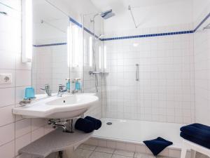 Koupelna v ubytování Kaiservillen Heringsdorf - Ferienwohnung mit 1 Schlafzimmer und Balkon D224