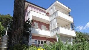 Budynek, w którym mieści się apartament