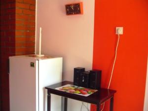 TV in/ali zabaviščno središče v nastanitvi Apartment in Pakoštane with terrace, WiFi (3539-3)