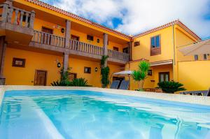 Bazén v ubytovaní Hotel El Tejar & Spa alebo v jeho blízkosti