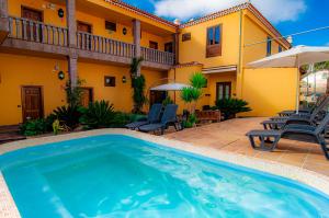 Bazén v ubytovaní Hotel El Tejar & Spa alebo v jeho blízkosti