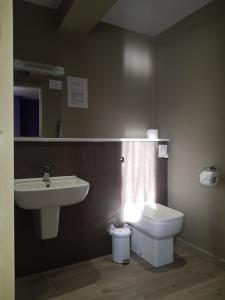 Ein Badezimmer in der Unterkunft Dunmuir Hotel