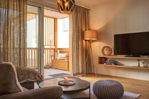 Televízia a/alebo spoločenská miestnosť v ubytovaní die Tauplitz Lodges - Alm Lodge A5 by AA Holiday Homes