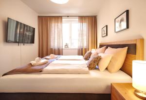 Posteľ alebo postele v izbe v ubytovaní die Tauplitz Lodges - Alm Lodge A5 by AA Holiday Homes