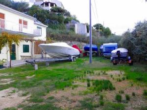 Ein Garten an der Unterkunft Apartment in Duce with air conditioning, Wi-Fi, washing machine (4166-1)