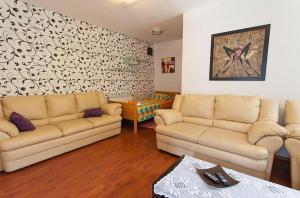 Ein Sitzbereich in der Unterkunft Seaview Apartment Omisalj 3623-2