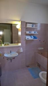 Phòng tắm tại Beachfront Apartment with seaview 3425-12