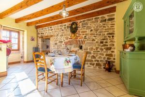 Fotografie z fotogalerie ubytování Gite 1 Les Perrières 6 personnes Bourgogne Maison entre Autun et Le Creusot TGV Maymard Yannick v destinaci Antully