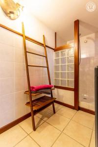 Postel nebo postele na pokoji v ubytování Gite 1 Les Perrières 6 personnes Bourgogne Maison entre Autun et Le Creusot TGV Maymard Yannick