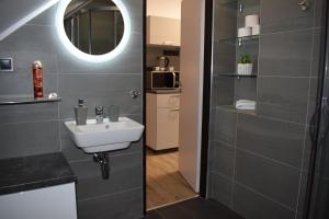 Kúpeľňa v ubytovaní GRAND HARRACHOV PENSION v centru