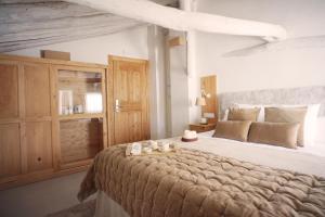 Postel nebo postele na pokoji v ubytování Hacienda Fresneda María by Charming Stay Adults Recommended