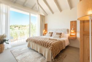 Ένα ή περισσότερα κρεβάτια σε δωμάτιο στο Hacienda Fresneda María by Charming Stay Adults Recommended