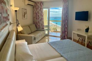 Ένα ή περισσότερα κρεβάτια σε δωμάτιο στο Apartamentos Playa Almuñécar