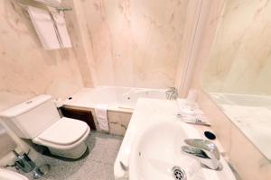 Koupelna v ubytování Hotel Vijanera + 37 fotografií