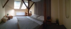 Letto o letti in una camera di Hotel Kralicek