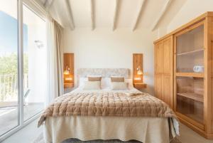 Postel nebo postele na pokoji v ubytování Hacienda Fresneda María by Charming Stay Adults Recommended
