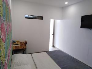 TV a/nebo společenská místnost v ubytování Hotel HACIENDA SAN AGUSTIN