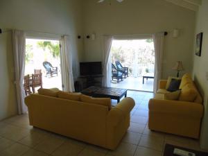 Seating area sa Luxury secluded villa with private pool sleeps six