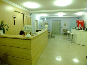 カショエイラ・パウリスタにあるVideiras Palace Hotelの壁掛けの病院ロビー