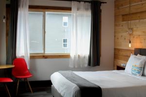 Postel nebo postele na pokoji v ubytování Adrift Hotel