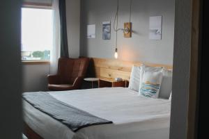 Postel nebo postele na pokoji v ubytování Adrift Hotel