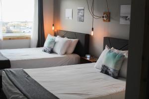Postel nebo postele na pokoji v ubytování Adrift Hotel