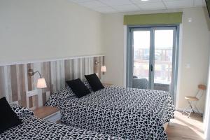 Łóżko lub łóżka w pokoju w obiekcie Casa Costoya