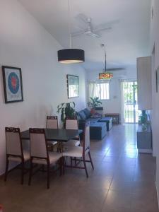 a dining room and living room with a table and chairs at Casa con pileta Aeropuerto Circunvalación Kempes Quorum -cambio oficial- in Córdoba