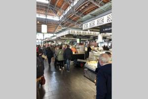 Afbeelding uit fotogalerij van Charmant T3 cœur de ville avec parking in Limoges