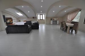 Posezení v ubytování Dekar Apartments