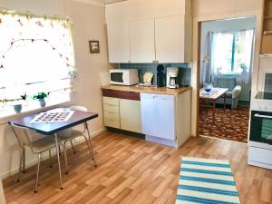 Η κουζίνα ή μικρή κουζίνα στο Mortsund Lodge Lofoten
