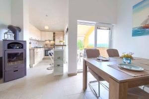 Kuchyň nebo kuchyňský kout v ubytování Apartment in Soline - Insel Krk 38395