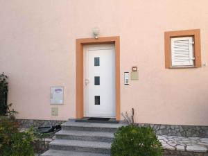 Eine Fassade oder ein Eingang zu Apartment in Klimno - Insel Krk 38204