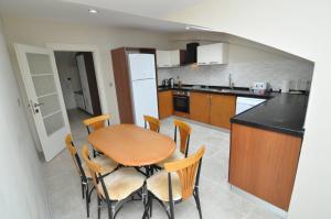 Kuchyň nebo kuchyňský kout v ubytování Dekar Apartments